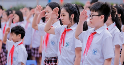 Đồng phục học sinh: Gánh nặng chi phí đầu năm