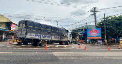Xe tải lao vào chợ Tân Long: Khởi tố tài xế, 3 người chết và 9 người bị thương