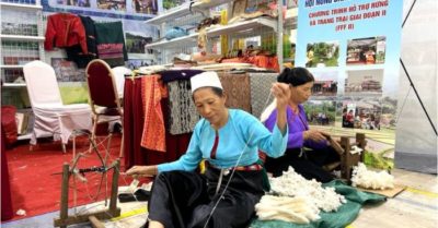 Câu chuyện đặc biệt trong tấm vải thổ cẩm Mường ở xóm Cóm