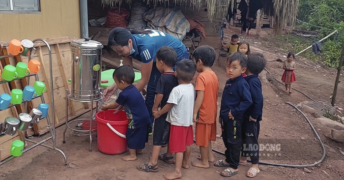 Thiếu Giáo viên
