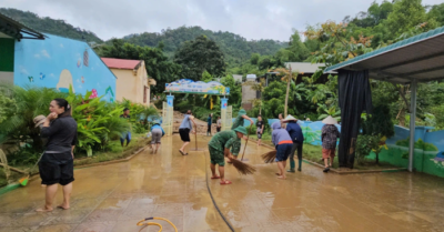Thầy cô, chiến sĩ đội mưa dọn bùn đất sau bão Kajiki  sẵn sàng cho ngày khai giảng ở Thanh Hóa