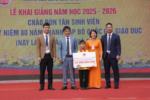 Vượt qua thử thách: Câu chuyện truyền cảm hứng của tân sinh viên đặc biệt
