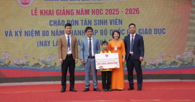 Vượt qua thử thách: Câu chuyện truyền cảm hứng của tân sinh viên đặc biệt