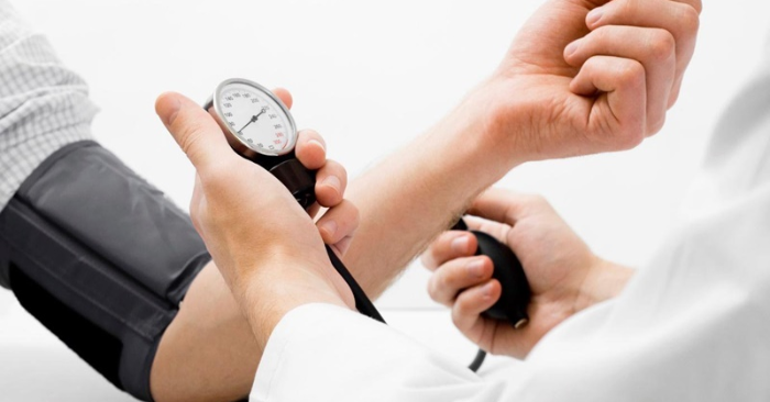 7 Cách Xử Trí Nhanh Khi Huyết Áp Tăng Đột Ngột