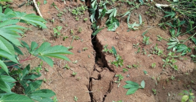 Di dời 54 người dân vì vết nứt dài 200 m trên đồi