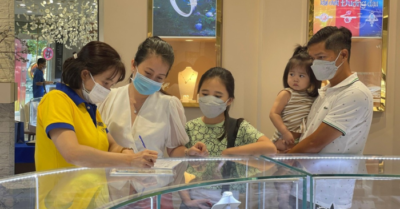 Giá vàng trong nước chiều nay 23/9/2025: SJC, DOJI, PNJ đồng loạt tăng mạnh, vàng thế giới vượt 3.750 USD/ounce