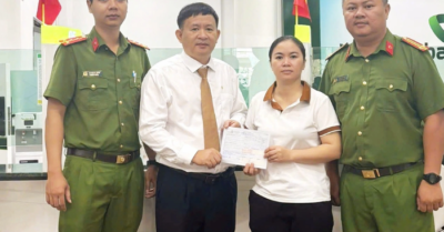 Tài khoản bất ngờ tăng thêm 250 triệu đồng, người phụ nữ báo công an