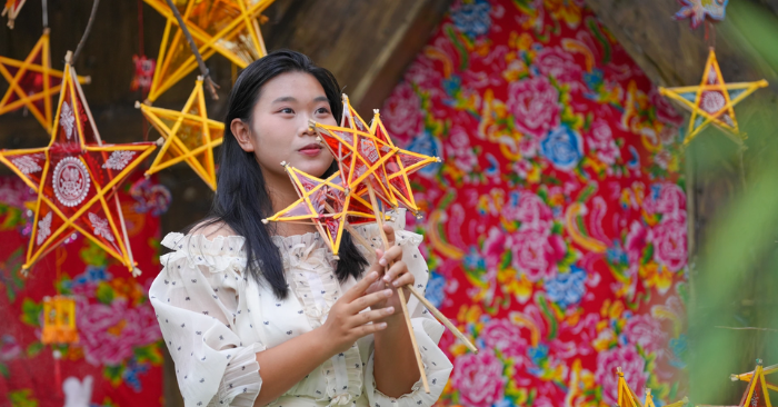 quán cà phê rộn ràng Trung thu