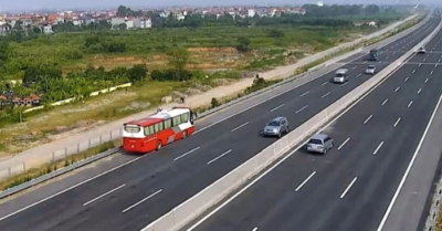 Lái xe nhỏ vào cao tốc: Tuyệt đối tránh “trứng chọi đá”