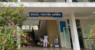 Thai phụ và 13 người nhập viện sau khi ăn bánh mì trong thôn