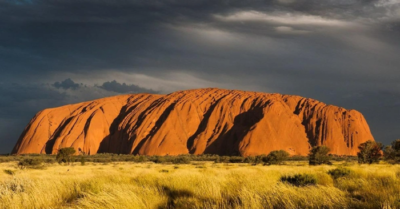 Tảng đá huyền bí ở Úc: Bí mật dưới lòng đất chưa được giải mã