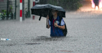 Hà Nội cho học sinh nghỉ học ngày 1/10 vì mưa lớn, ngập nặng