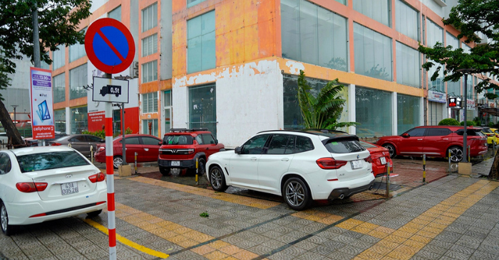 Hàng nghìn ôtô miền Trung tránh bão Bualoi