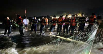 Nam sinh lớp 7 ở Thanh Hóa bị sóng biển cuốn trôi, mất tích khi tắm biển