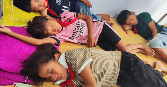 40 học sinh nhập viện sau khi ăn sáng tại trường