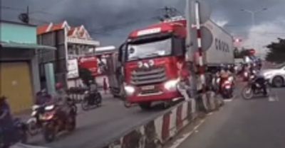 Điểm mù container gây tai nạn xe máy tại Tây Ninh
