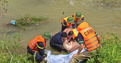 Thanh Hóa: Đuối nước thương tâm khi cha tắm suối với con