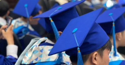 Giá trị tấm bằng đại học và cuộc “đại sắp xếp”