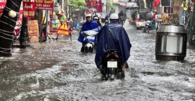 Hà Nội ngập úng 65 điểm sau mưa dữ dội