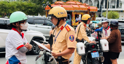 Người dân TP.HCM bất ngờ khi được nộp phạt bằng QR code tại chỗ