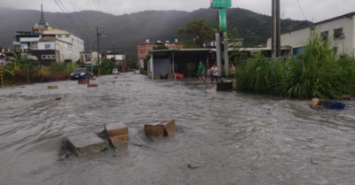 Vỡ bờ cầu ở Đài Loan: lũ cuốn, 75 người mắc kẹt