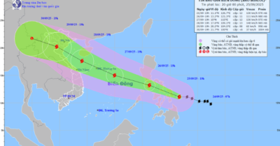 Bão BUALOI quét giữa Biển Đông đêm 26/9
