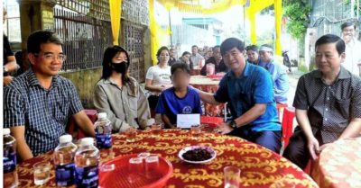 Bé trai cứu bạn trong thảm án được trao thưởng nóng