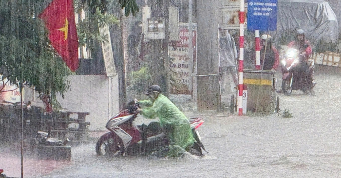 Bão Ragasa gây mưa rất to và gió mạnh diện rộng