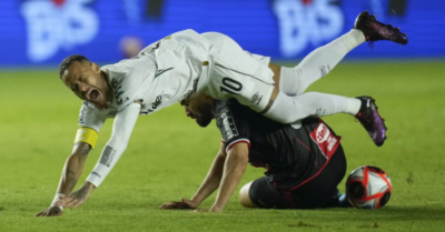 Neymar phản pháo tin đồn nghiện rượu và chơi game tới sáng