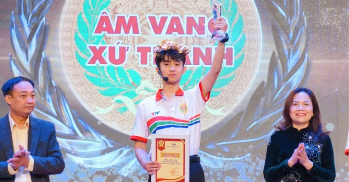 Người mẹ kế hết lòng nuôi dưỡng, cậu bé từng bị bỏ rơi nay trúng tuyển Bách khoa Hà Nội