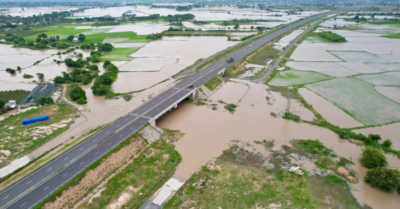 Nước lũ gây ngập đường dân sinh ven cao tốc Vĩnh Hảo – Phan Thiết