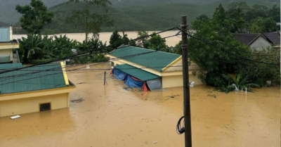 Nước ngập ngang mái nhà trong trận lũ “chưa từng có” ở xã miền núi Nghệ An