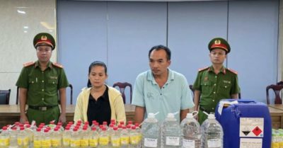 Khởi tố cơ sở sản xuất giấm giả bằng axit công nghiệp