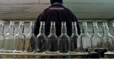 Rượu vodka giả làm 19 người chết ở Nga: Đường dây chế biến bị phanh phui