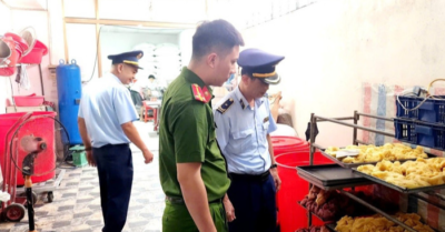 Nhiều cơ sở bị xử phạt vì sản xuất bánh Trung thu “bẩn” và buôn bán hàng nhập lậu không rõ nguồn gốc