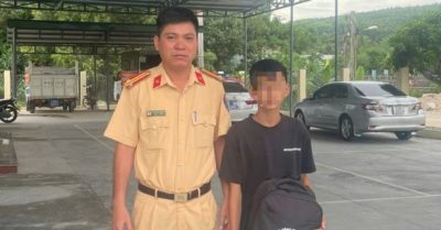 Hành khách nhỏ tuổi được giải cứu sau khi tài xế trình báo công an