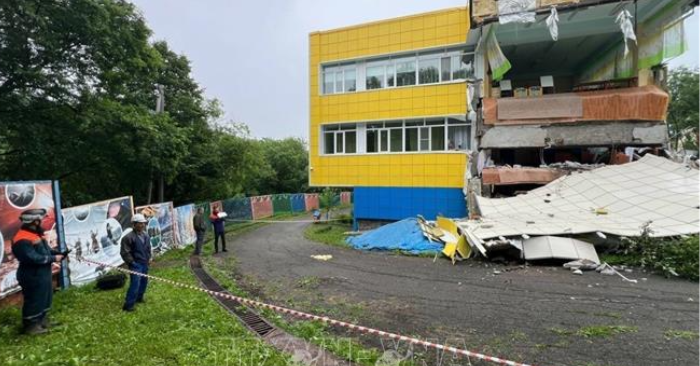 Một nhà trẻ bị hư hại sau trận động đất ở Petropavlovsk-Kamchatka, Nga, ngày 30/7/2025. Ảnh tư liệu - minh họa: THX/TTXVN