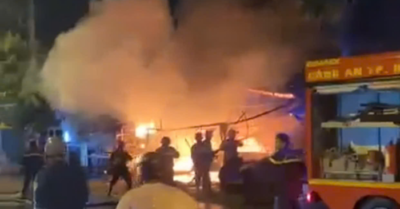 Cháy chợ Xuân Thới Sơn ở TPHCM: Tiểu thương òa khóc nhìn tài sản bị thiêu rụi sau một đêm