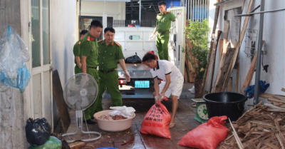 Thu giữ 1,5 tấn mỡ động vật không đảm bảo an toàn tại Nghệ An