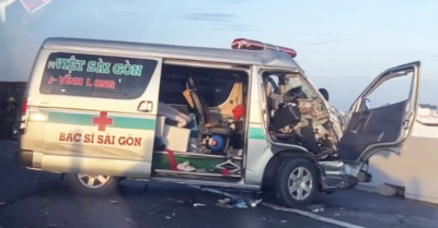 Tai nạn cao tốc Trung Lương khiến xe cứu thương hư hỏng