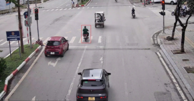 Camera AI Hà Nội ghi nhận 183 lái xe máy không mũ bảo hiểm tại nút giao
