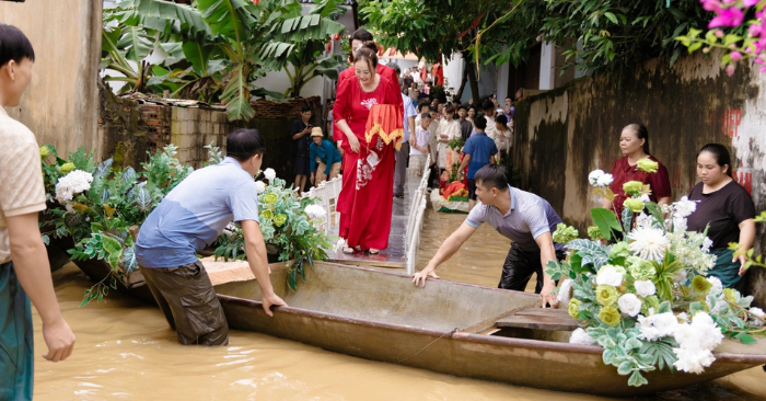 Hậu trường quay phim cưới giữa mùa lũ