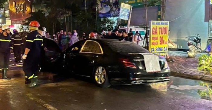 Vụ cháy ô tô Mercedes gây chú ý tại Hà Nội