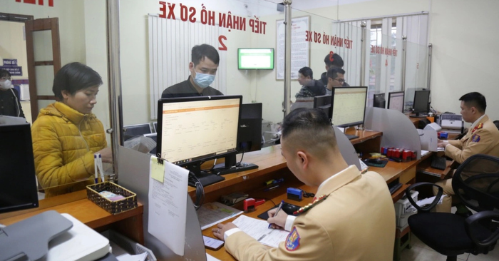 Người dân được khuyến khích đổi giấy phép lái xe sang thẻ PET