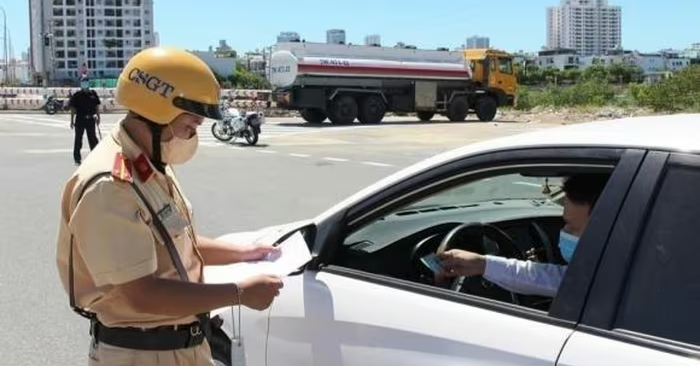 Người dân không đi đổi đăng ký xe bị phạt tới 6 triệu đồng, cần nắm rõ