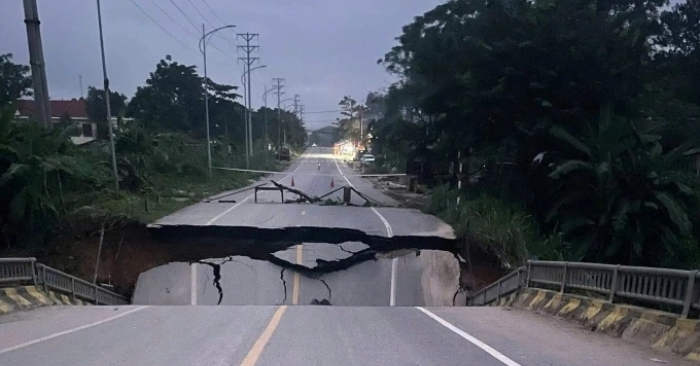 Sập gãy đường dẫn lên cầu Tát Luông ở Tuyên Quang do mưa lũ