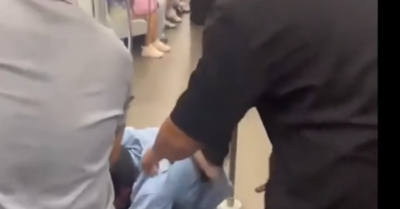 Bảo vệ bị hành hung trên tàu metro vì nhắc khách giữ trật tự