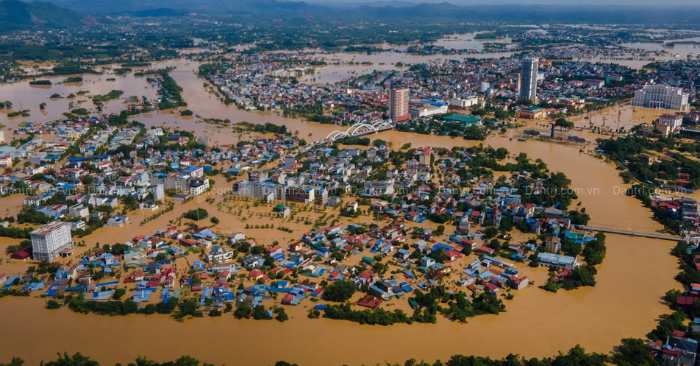 Chung tay cứu trợ giúp người dân miền Bắc vượt qua cơn lũ lịch sử