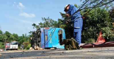 Xe khách mất phanh tự lật ở Lào Cai, 7 người thương vong