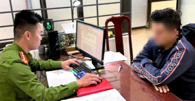 Công an làm việc với người tát, bắt nam thanh niên quỳ gối xin lỗi